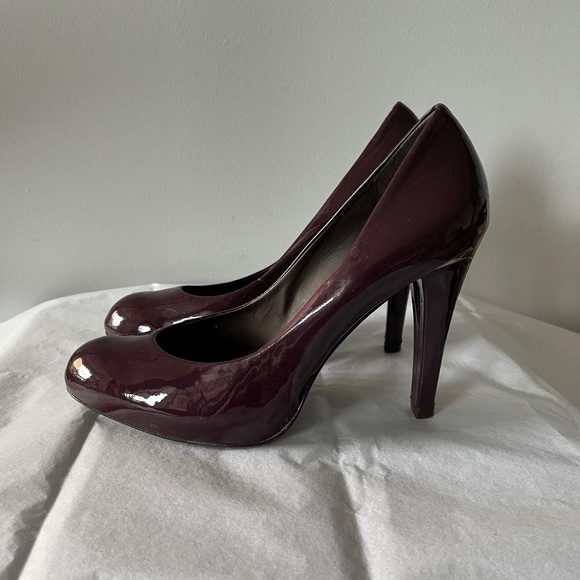BCBG MaxAzria (39.5 B) burgundy patent leather platform heels. - Picture 1 of 16